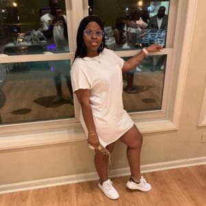 Meet your Posher, Alexis